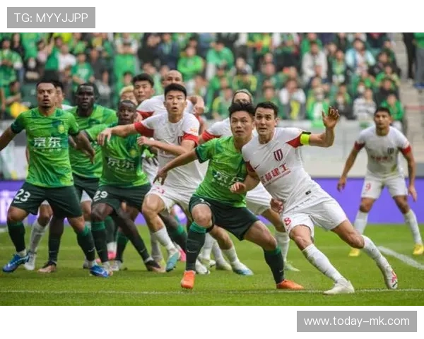 北京国安主场龙助力球队逆转取胜,球迷欢呼沸腾