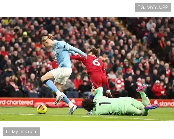 英超射手榜激战升级,顶尖前锋表现稳健引人关注 英超射手榜激战升级,顶尖前锋表现稳健引人关注