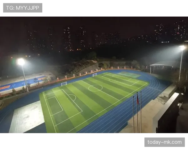 足球比赛遇到照明故障时，规则如何保障判罚公正性？